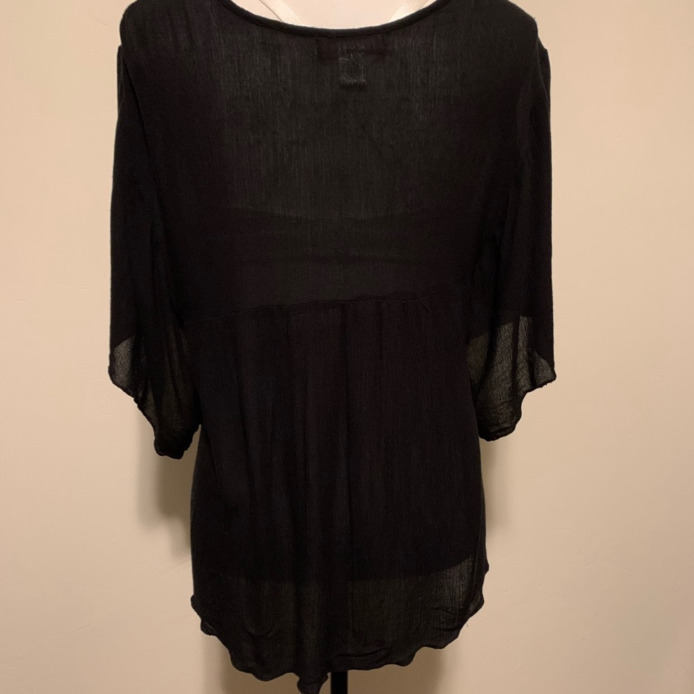 Cute top size Large - Picture 5 of 5